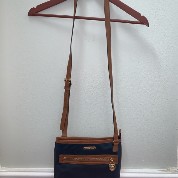 Micheal Kors navy blue over the shoulder purse - Picture 2 of 3